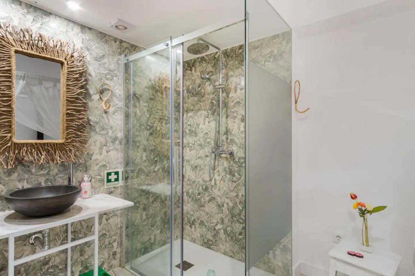 Casa Velhinha - Design, Culture And Comfort In Гимарайнш Экстерьер фото