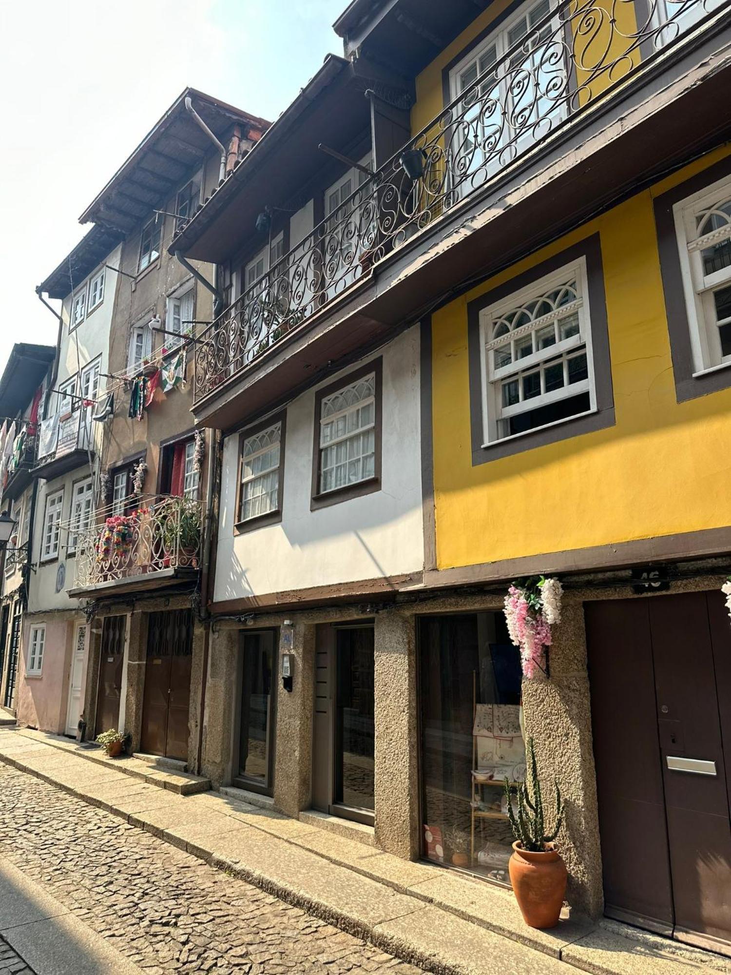 Casa Velhinha - Design, Culture And Comfort In Гимарайнш Экстерьер фото